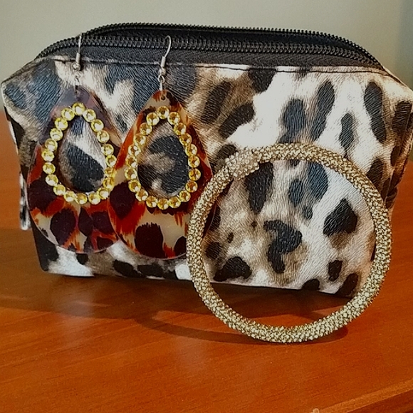Leopard Earrings and Crystal Bracelet Set - Picture 2 of 9